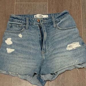 Hollister curvy ultra high waisted vintage relaxed mom shorts 3”